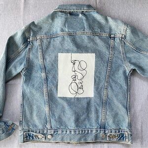 Levi's | “One of a kind" Trucker Jacket Custom Line Art Embroidery on Back - XS